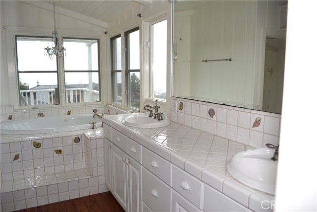 Detail Gallery Image 8 of 14 For 490 Diamond St, Laguna Beach,  CA 92651 - 3 Beds | 2 Baths