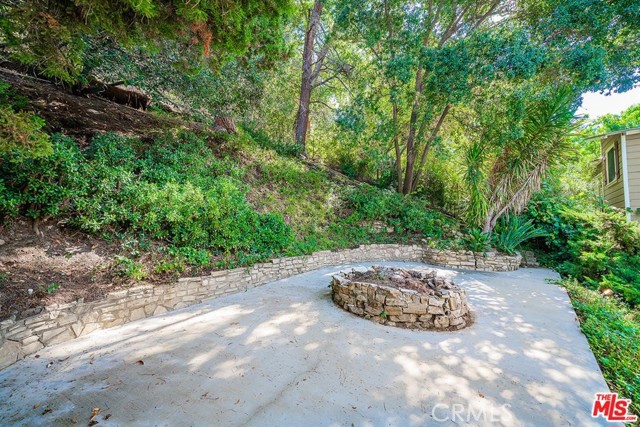 Detail Gallery Image 11 of 38 For 3826 Dixie Canyon, Sherman Oaks,  CA 91423 - 3 Beds | 3 Baths