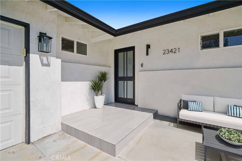 23421 Erwin Street, Woodland Hills, CA 91367