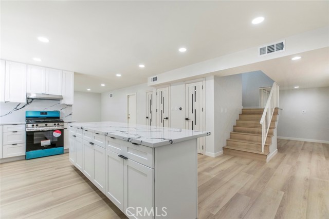 Detail Gallery Image 8 of 53 For 13119 Constable Ave, Granada Hills,  CA 91344 - 5 Beds | 3 Baths