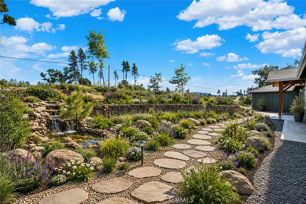 https://media.crmls.org/medias/795ad39d-5f57-431d-9840-fdb32c7a921c.jpg?preset=X-Large