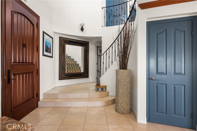 6915 E Seaside, Long Beach CA: https://media.crmls.org/medias/795b459d-ae7a-4590-9246-d2e13352a702.jpg
