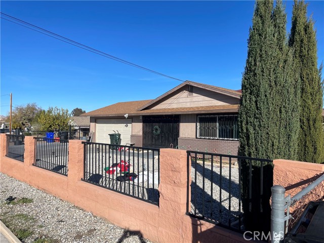 Detail Gallery Image 14 of 20 For 14327 Rodeo Dr, Victorville,  CA 92395 - 5 Beds | 3 Baths