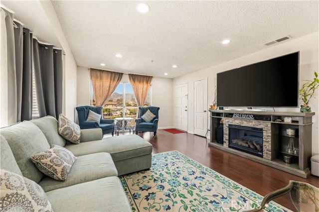 Detail Gallery Image 4 of 35 For 598 S 2nd #D,  Alhambra,  CA 91801 - 2 Beds | 2 Baths