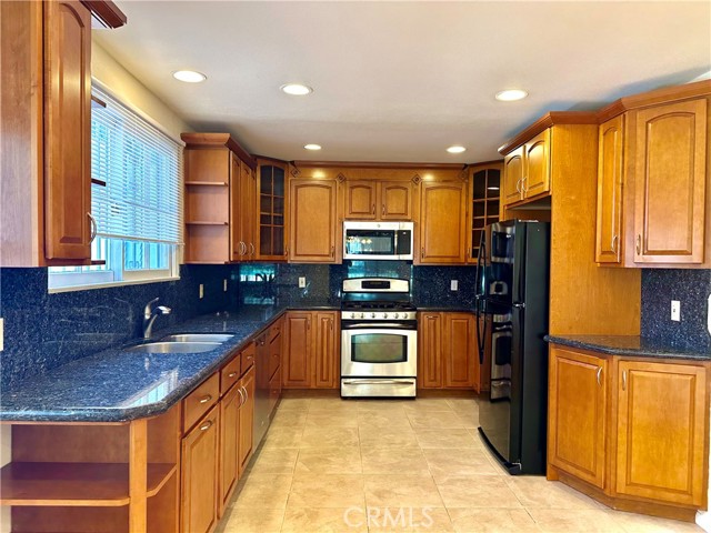 Detail Gallery Image 4 of 15 For 6415 Lederer, West Hills,  CA 91307 - 4 Beds | 2 Baths