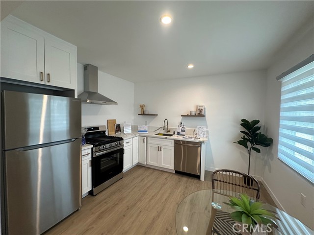 Detail Gallery Image 4 of 15 For 3160 Warwick Ave #4,  Los Angeles,  CA 90032 - 2 Beds | 1 Baths