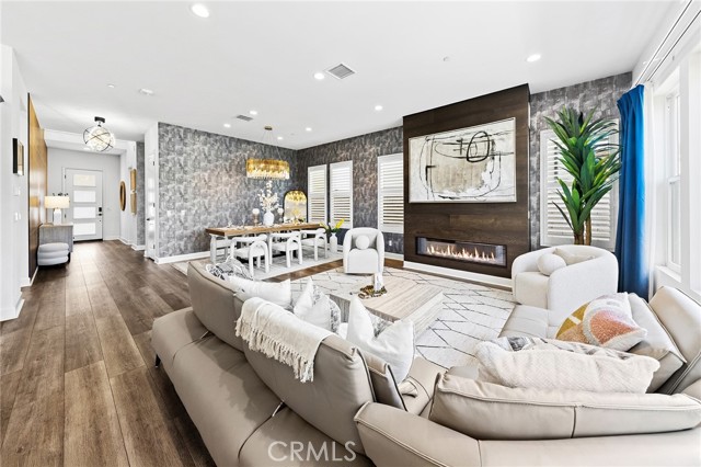 Detail Gallery Image 10 of 75 For 27 Alessio, Lake Forest,  CA 92630 - 5 Beds | 4/2 Baths