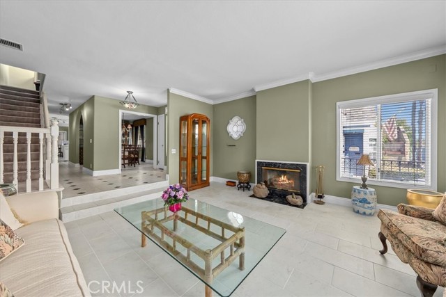 Detail Gallery Image 6 of 21 For 377 Roycroft Ave, Long Beach,  CA 90814 - 3 Beds | 2 Baths