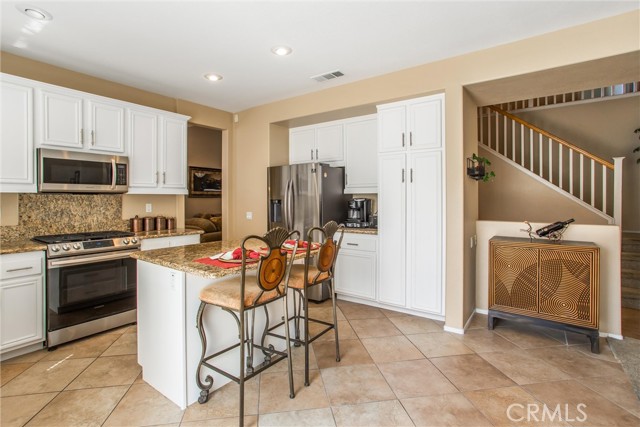 Detail Gallery Image 9 of 34 For 8443 Alexandria St, Riverside,  CA 92508 - 5 Beds | 2/1 Baths