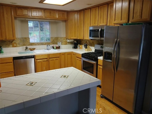 Detail Gallery Image 8 of 31 For 23883 Zuger, Crestline,  CA 92325 - 2 Beds | 2/1 Baths