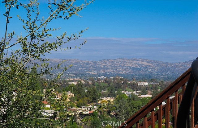 Detail Gallery Image 24 of 28 For 5177 Medina Rd, Woodland Hills,  CA 91364 - 3 Beds | 3 Baths