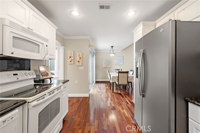 Detail Gallery Image 7 of 22 For 592 Avenida Majorca a,  Laguna Woods,  CA 92637 - 2 Beds | 2 Baths