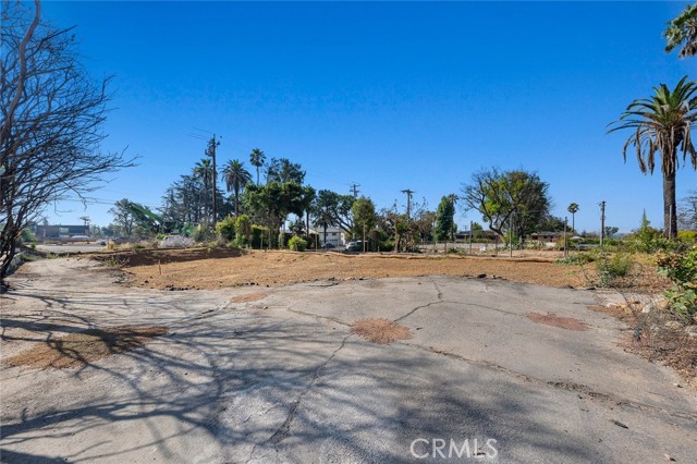 2441 El Molino Avenue, Altadena CA: https://media.crmls.org/medias/7960c81a-6c1d-4549-ab7d-4d625452a316.jpg