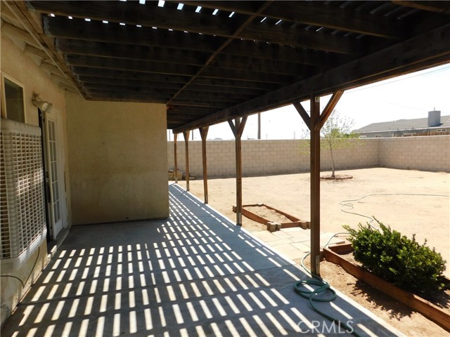 9330 Irene Avenue, California City CA: https://media.crmls.org/medias/7960ecc9-11fc-4227-bb02-ca53233a5520.jpg