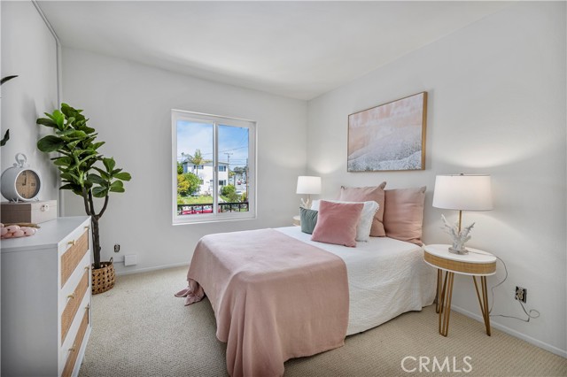 Detail Gallery Image 13 of 19 For 323 S Broadway #11,  Redondo Beach,  CA 90277 - 3 Beds | 2/1 Baths