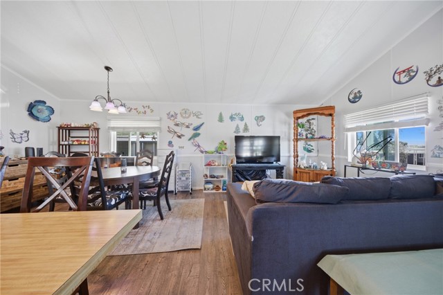 Detail Gallery Image 4 of 31 For 1255 Amethyst #18,  Mentone,  CA 92359 - 2 Beds | 2 Baths