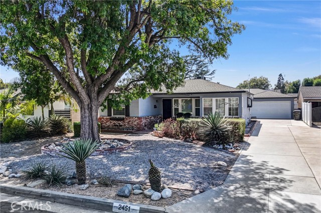 2451 Graydon Avenue, Monrovia CA: https://media.crmls.org/medias/7961a9e4-afb3-47ad-ba11-863d1b4aed71.jpg