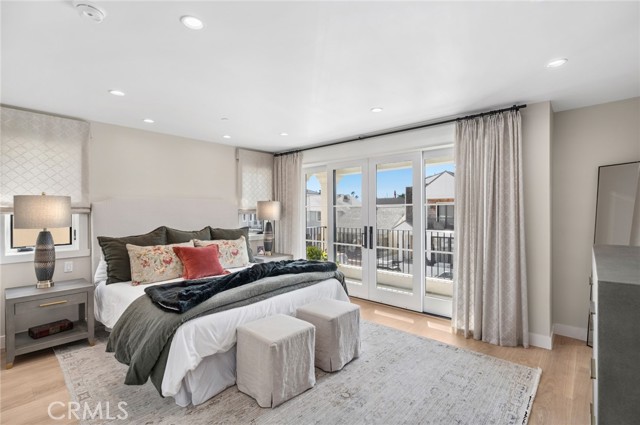 318 Coronado Street, Newport Beach CA: https://media.crmls.org/medias/79632598-130b-462b-a912-5800cc829ef9.jpg