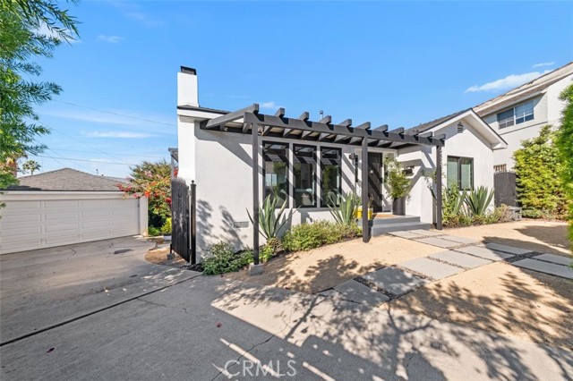 2329 Vineyard Avenue, Los Angeles CA: https://media.crmls.org/medias/796347ab-80ea-4c87-b51e-8eece43ca9fd.jpg