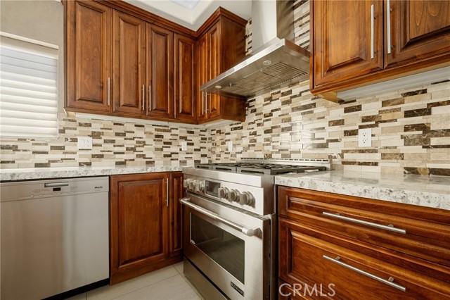 Detail Gallery Image 14 of 29 For 750 E Orange Grove Ave, Burbank,  CA 91501 - 3 Beds | 3 Baths