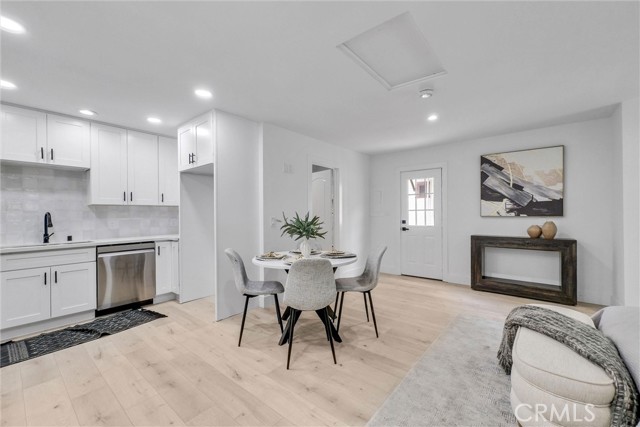 239 N San Antonio Avenue, Upland CA: https://media.crmls.org/medias/79655914-66a6-4f76-954c-89f0e8fb3617.jpg