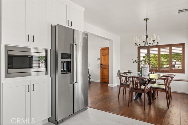 933 N Lincoln Street, Burbank CA: https://media.crmls.org/medias/79656cd3-bccf-422a-8163-ceedb7b34f69.jpg