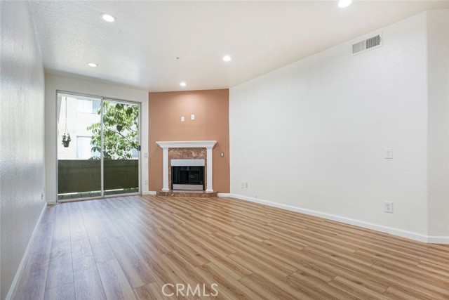 16940 Chatsworth Street, Granada Hills CA: https://media.crmls.org/medias/7965b07d-78af-4829-b401-134630bce0a4.jpg