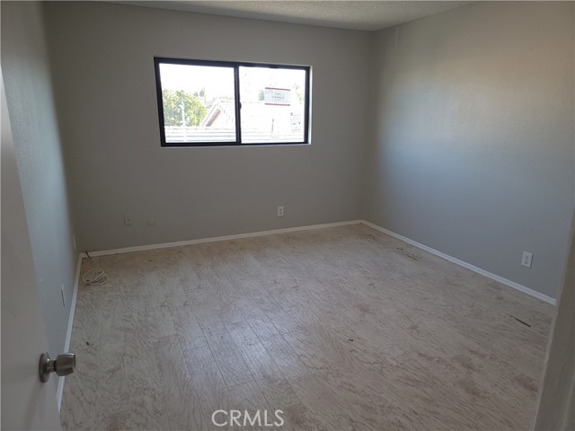 Detail Gallery Image 9 of 11 For 38478 Larkin Ave, Palmdale,  CA 93550 - 2 Beds | 1 Baths