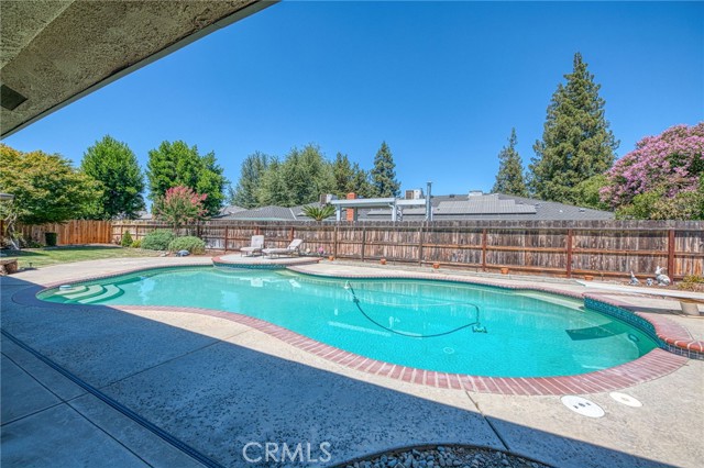 6442 N Gentry Avenue, Fresno CA: https://media.crmls.org/medias/796623c7-3780-46e0-bd41-6aae8e968f86.jpg
