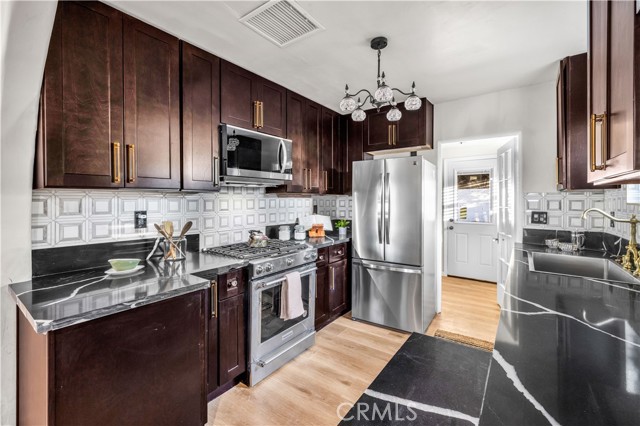 Detail Gallery Image 11 of 46 For 68613 E St, Cathedral City,  CA 92234 - 3 Beds | 2/1 Baths