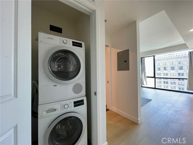 400 S Broadway, Los Angeles CA: https://media.crmls.org/medias/796759da-21e3-43ef-b8e3-4e7c8f16e4ab.jpg