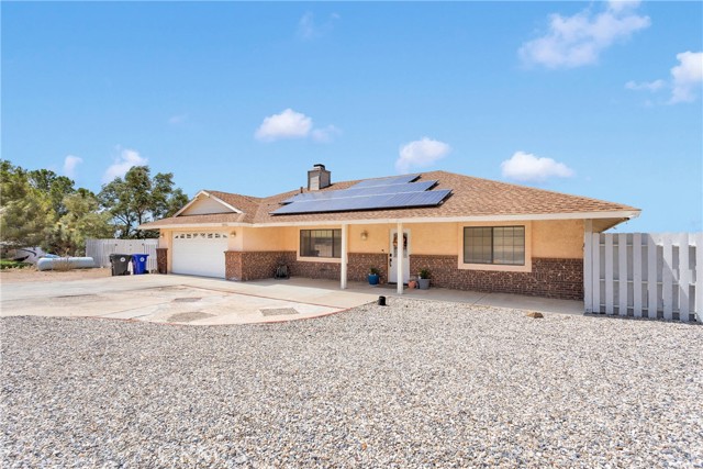 22752 Roundup Way, Apple Valley CA: https://media.crmls.org/medias/79678dc6-52dc-433a-8877-9bf32fe899f8.jpg