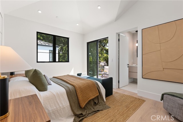4205 Agnes Avenue, Studio City CA: https://media.crmls.org/medias/7967a354-8a28-4441-b9f7-367f22348fad.jpg