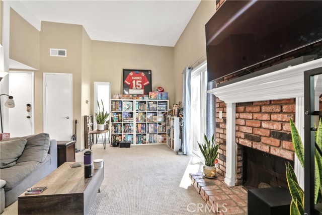Detail Gallery Image 9 of 32 For 2000 W Palmyra Apt 29, Orange,  CA 92868 - 3 Beds | 2/1 Baths