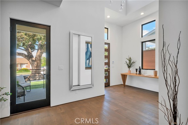 332 Avenue E, Redondo Beach, California 90277, 5 Bedrooms Bedrooms, ,6 BathroomsBathrooms,Residential,For Sale,Avenue E,SB26070979