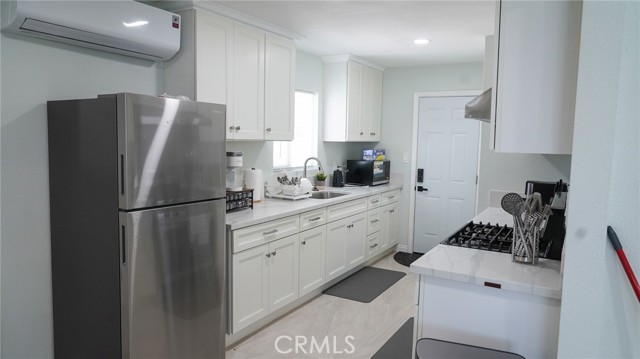 Detail Gallery Image 4 of 12 For 12732 Woodbury, Garden Grove,  CA 92843 - 3 Beds | 2 Baths