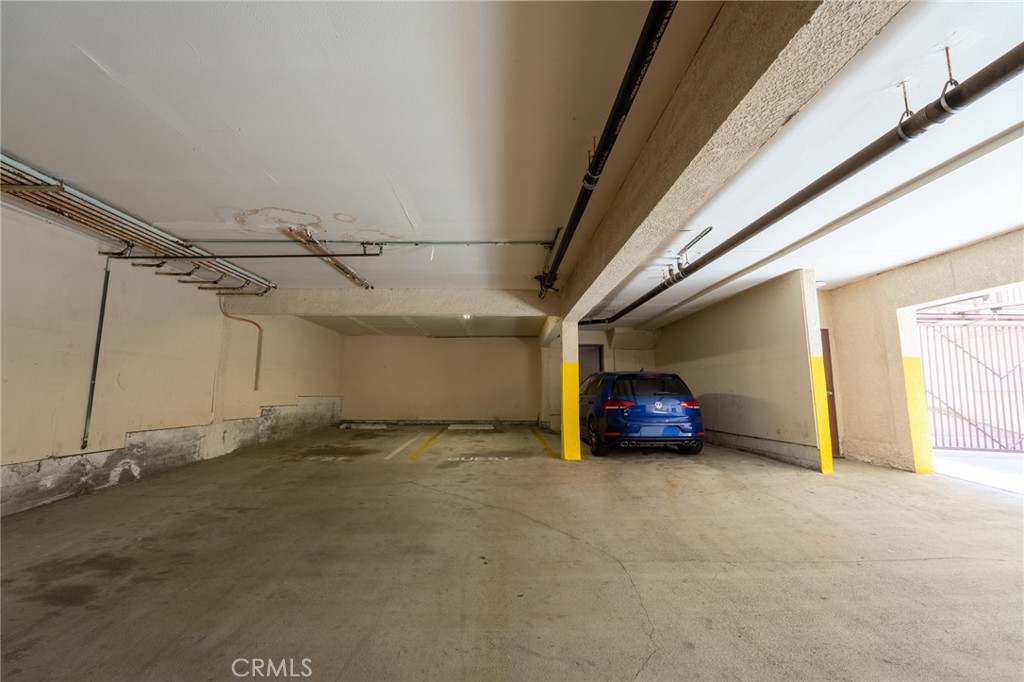 https://media.crmls.org/medias/79693e8d-ab1a-4b17-9973-d8c823afe0bd.jpg?preset=X-Large