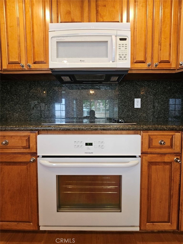 https://media.crmls.org/medias/79694eb8-92a4-4fbd-9f9f-a4b980196aae.jpg?preset=X-Large
