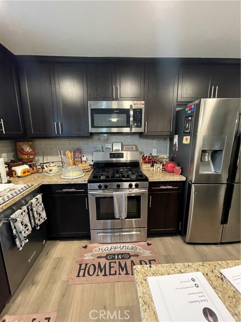 Detail Gallery Image 3 of 15 For 110 Main, Piru,  CA 93040 - 3 Beds | 3 Baths