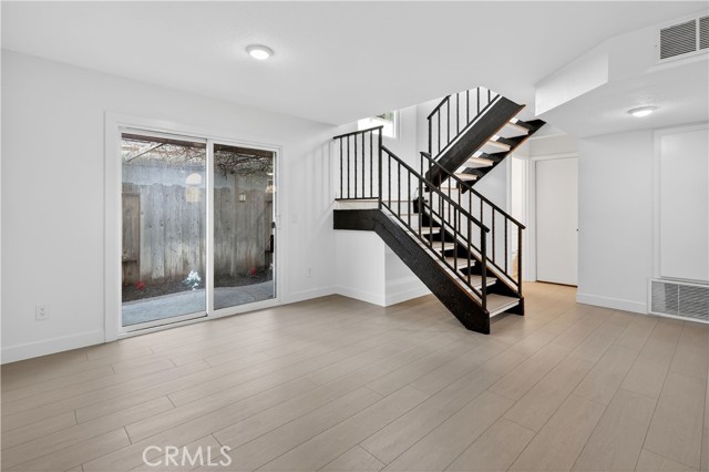 Detail Gallery Image 6 of 42 For 26921 Terri Dr, Canyon Country,  CA 91351 - 3 Beds | 2/1 Baths