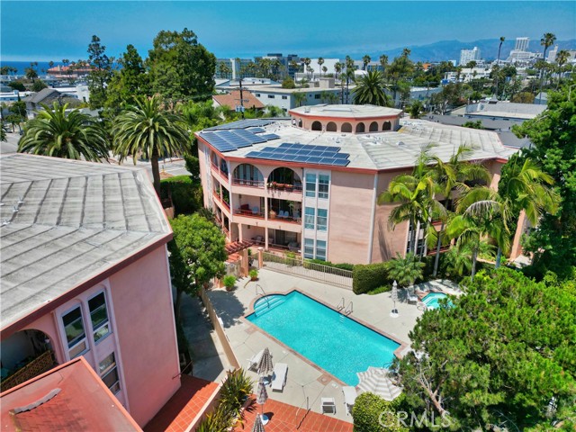 2025 4th Street, Santa Monica CA: https://media.crmls.org/medias/796abb62-dd67-4a5a-9cd0-861ecff1d3fe.jpg