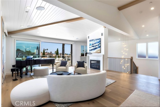 Detail Gallery Image 6 of 31 For 931 Duncan Ave, Manhattan Beach,  CA 90266 - 6 Beds | 5/2 Baths