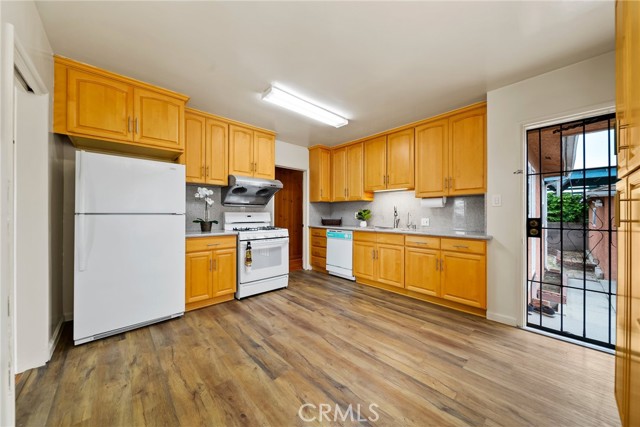 Detail Gallery Image 4 of 24 For 2034 W 165th St, Torrance,  CA 90504 - 3 Beds | 2 Baths