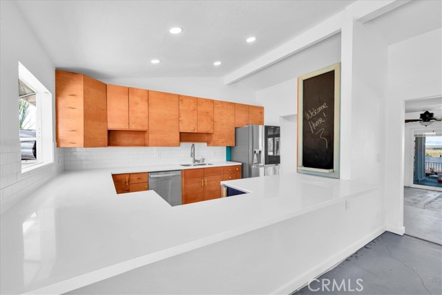 73028 Manana Drive, 29 Palms CA: https://media.crmls.org/medias/796e68e8-fd06-4f12-a3f8-a5fe4d0b52d9.jpg