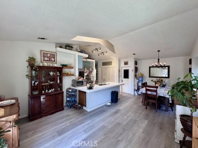 Detail Gallery Image 14 of 29 For 27196 Rainbow Creek Dr, Temecula,  CA 92591 - 3 Beds | 2 Baths