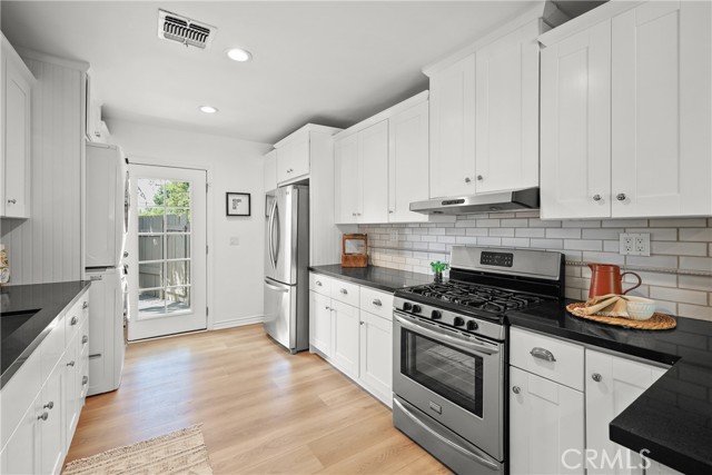 2482 New York Drive, Altadena CA: https://media.crmls.org/medias/796fa6c2-686a-4cbd-b785-5ad899f281cf.jpg
