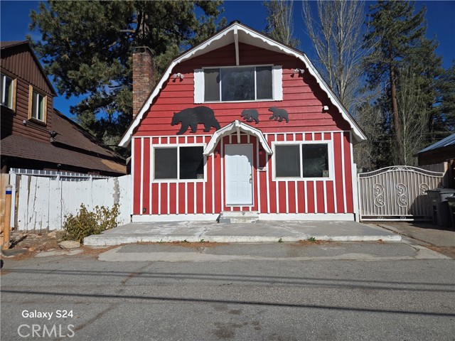 Detail Gallery Image 2 of 25 For 39210 N Shore Dr, Fawnskin,  CA 92333 - 2 Beds | 2/1 Baths