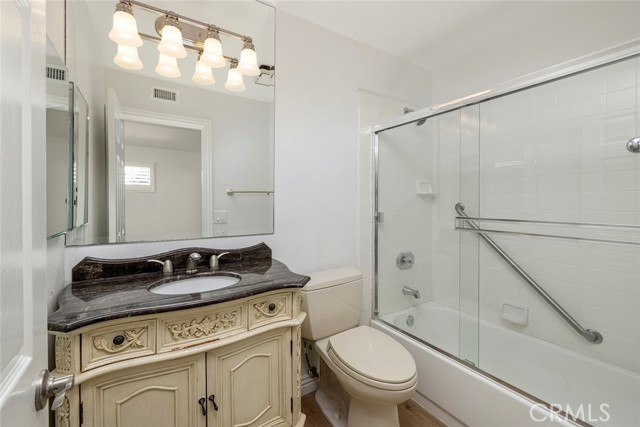 Detail Gallery Image 14 of 18 For 154 Woodburne, Newport Beach,  CA 92660 - 3 Beds | 3 Baths
