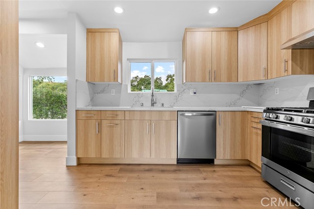 Detail Gallery Image 14 of 28 For 10450 Balboa, Granada Hills,  CA 91344 - 3 Beds | 2 Baths