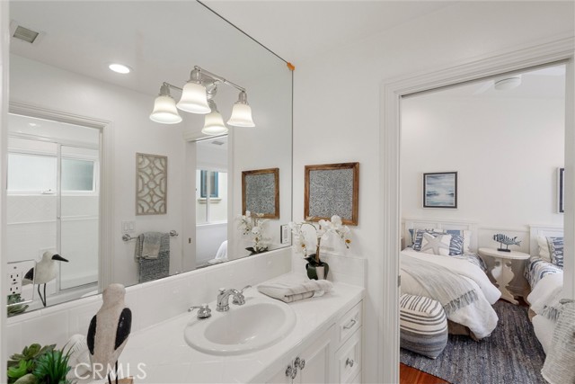 2000 Walnut Avenue, Manhattan Beach CA: https://media.crmls.org/medias/79711634-57a0-4ab5-aa4c-f0d9d17c89c3.jpg